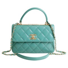 Chanel sac à poignée CC tendance en cuir d'agneau aqua