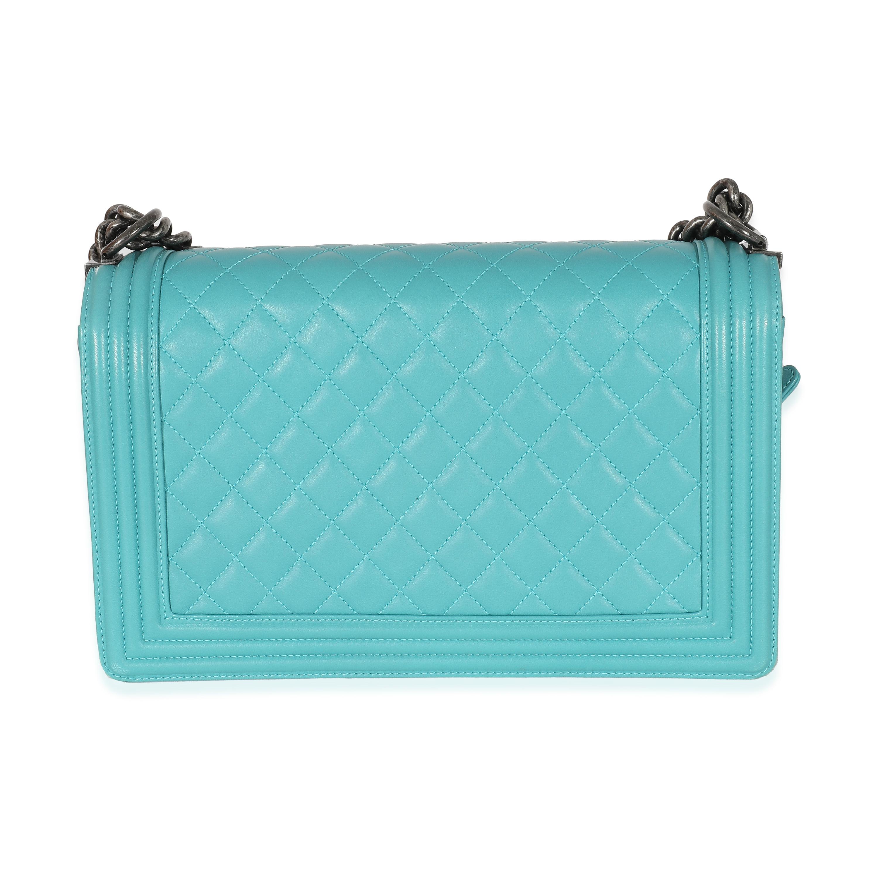 Chanel Aqua gesteppte Lammfell Neue Medium Boy Bag in Aqua Neu Medium im Angebot 3