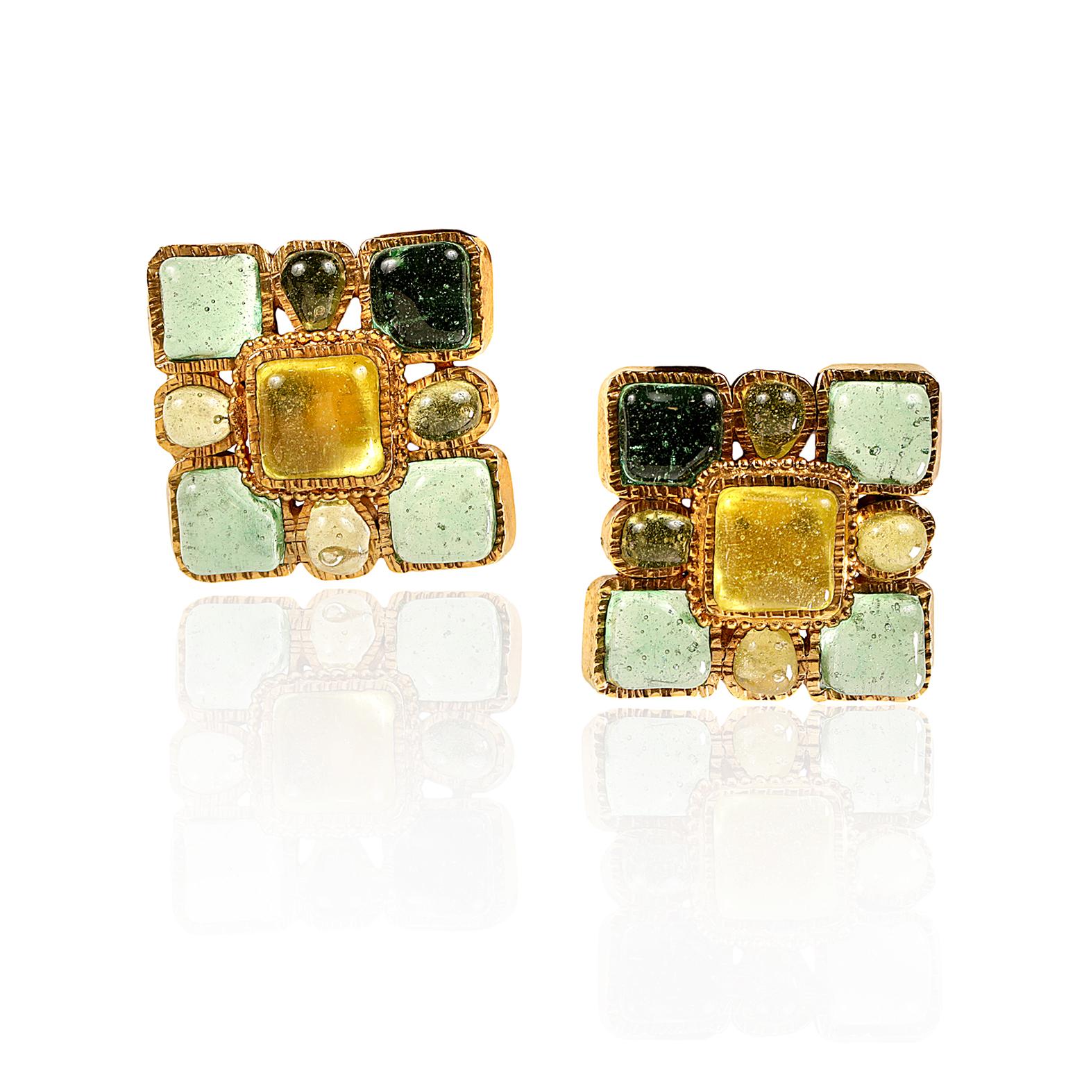 Authentic Chanel Aqua Glass Gripoix Earrings
MINT condition
Square aqua and yellow glass stone clip on earrings. Box included.    

