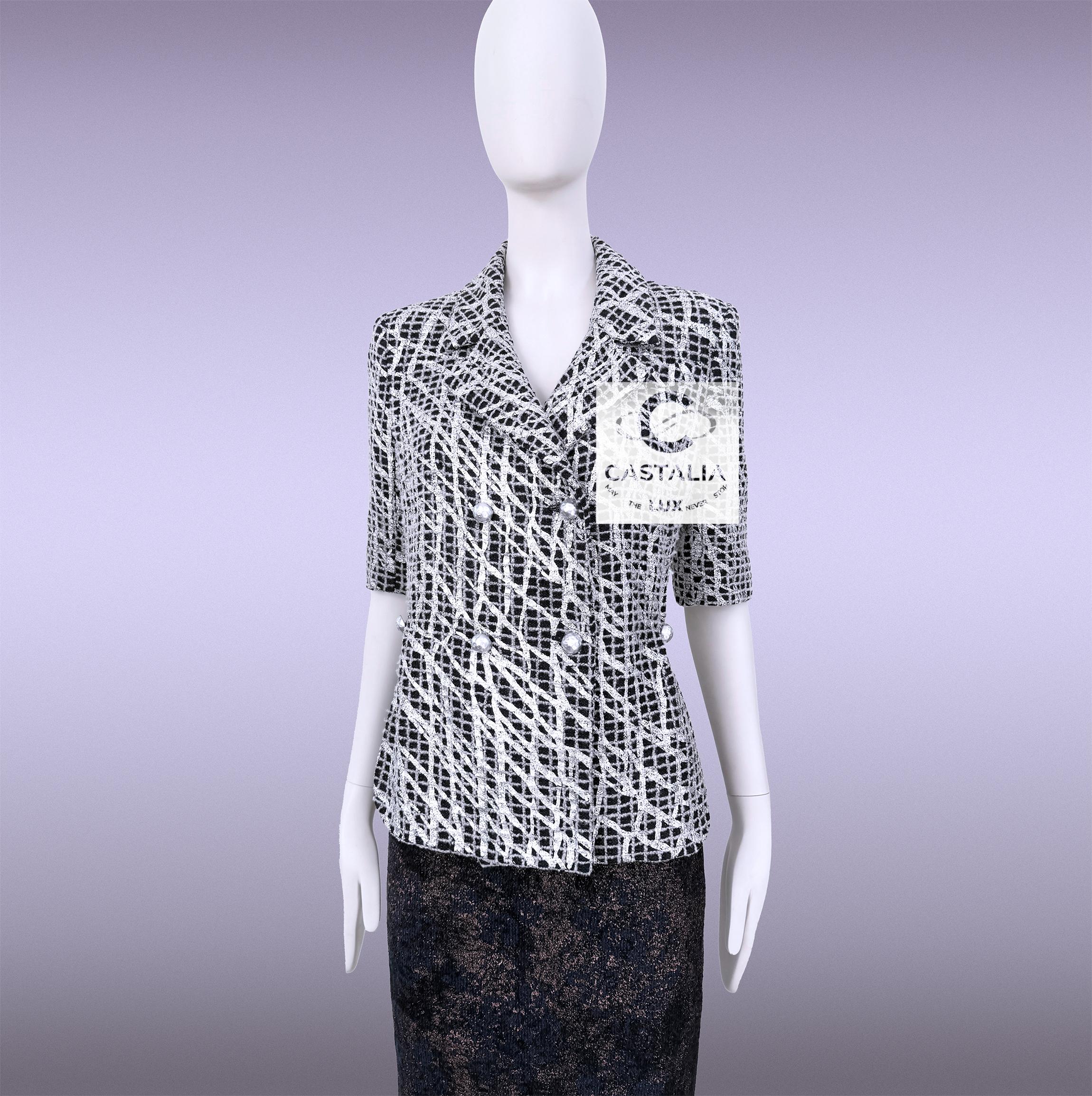 Chaqueta de tweed Chanel Aquatic Reverie con cinturón de perlas en venta 1