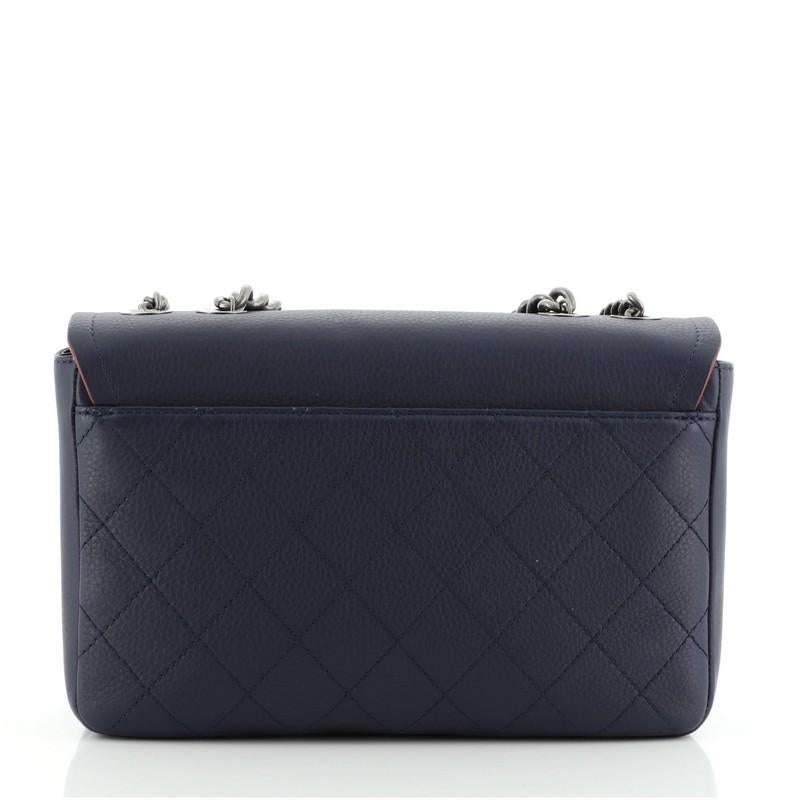 Chanel Archi Chic Flap Borsa trapuntata in pelle di vitello granulata Media In condizioni buone a NY, NY