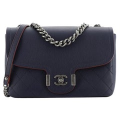 Chanel Archi Chic Flap Borsa trapuntata in pelle di vitello granulata Media