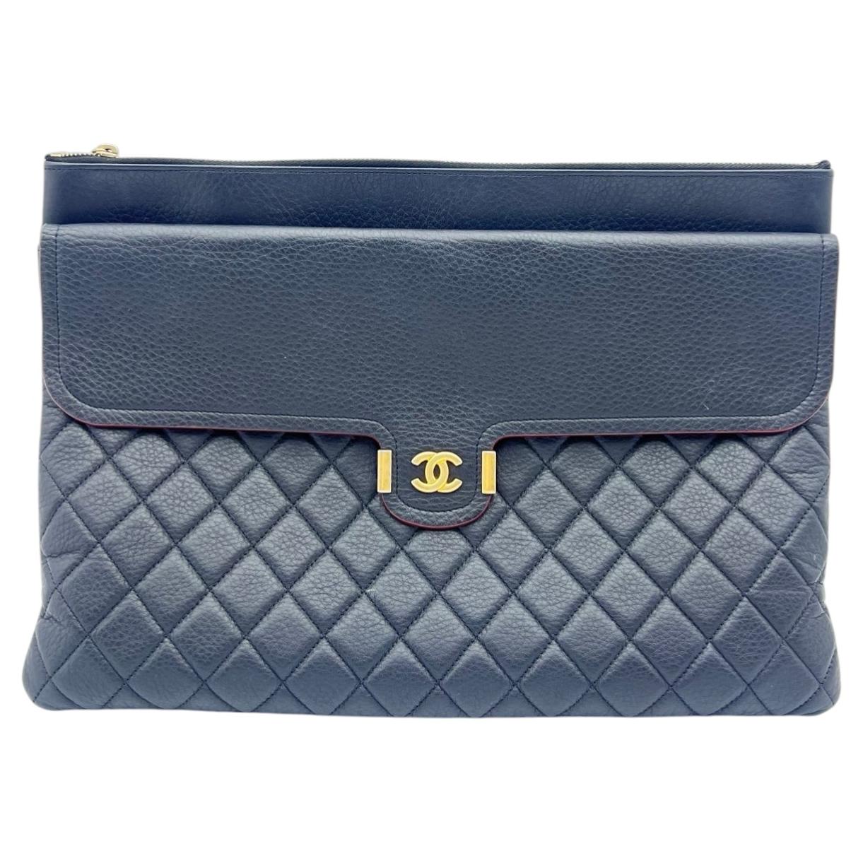 Borsa a mano Chanel Archi Chic O Case, grande, nera, in pelle di vitello martellata trapuntata