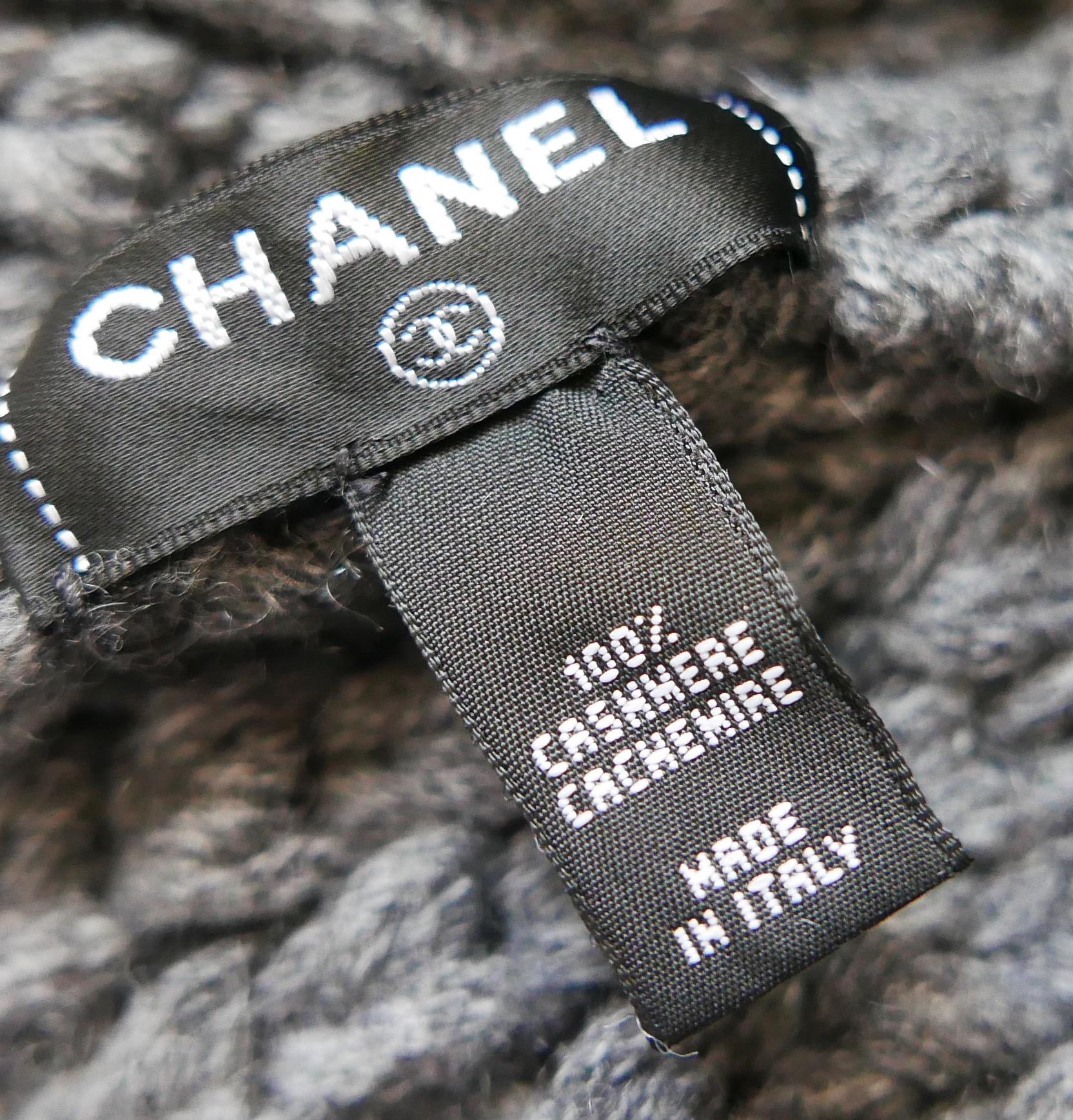 Chanel Archival CC Logo Chunky Grey Cashmere Beanie Hat en vente 1