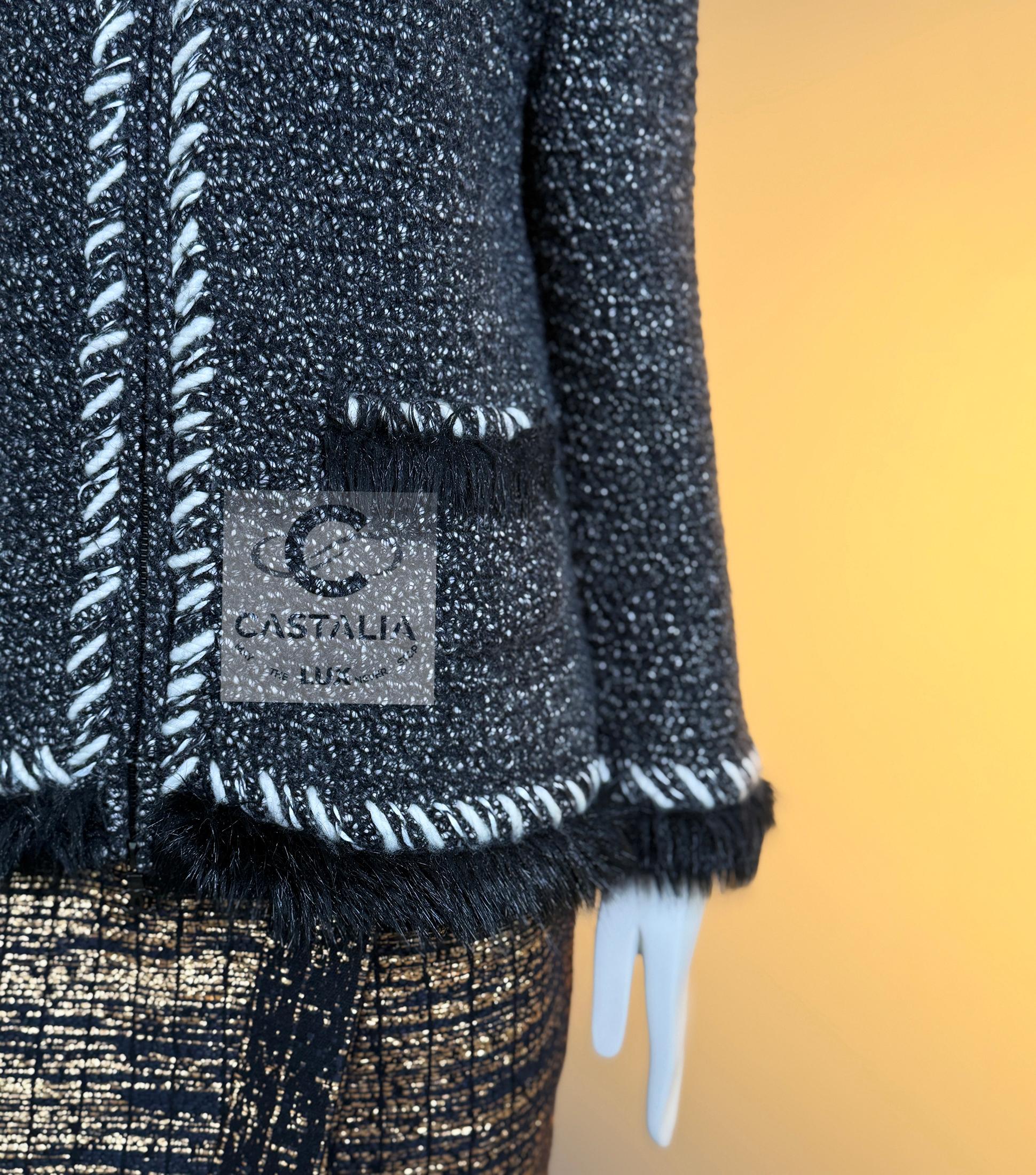 CHANEL Arctic Collection Giacca in morbido cashmere bouclé 42 FR in vendita 5