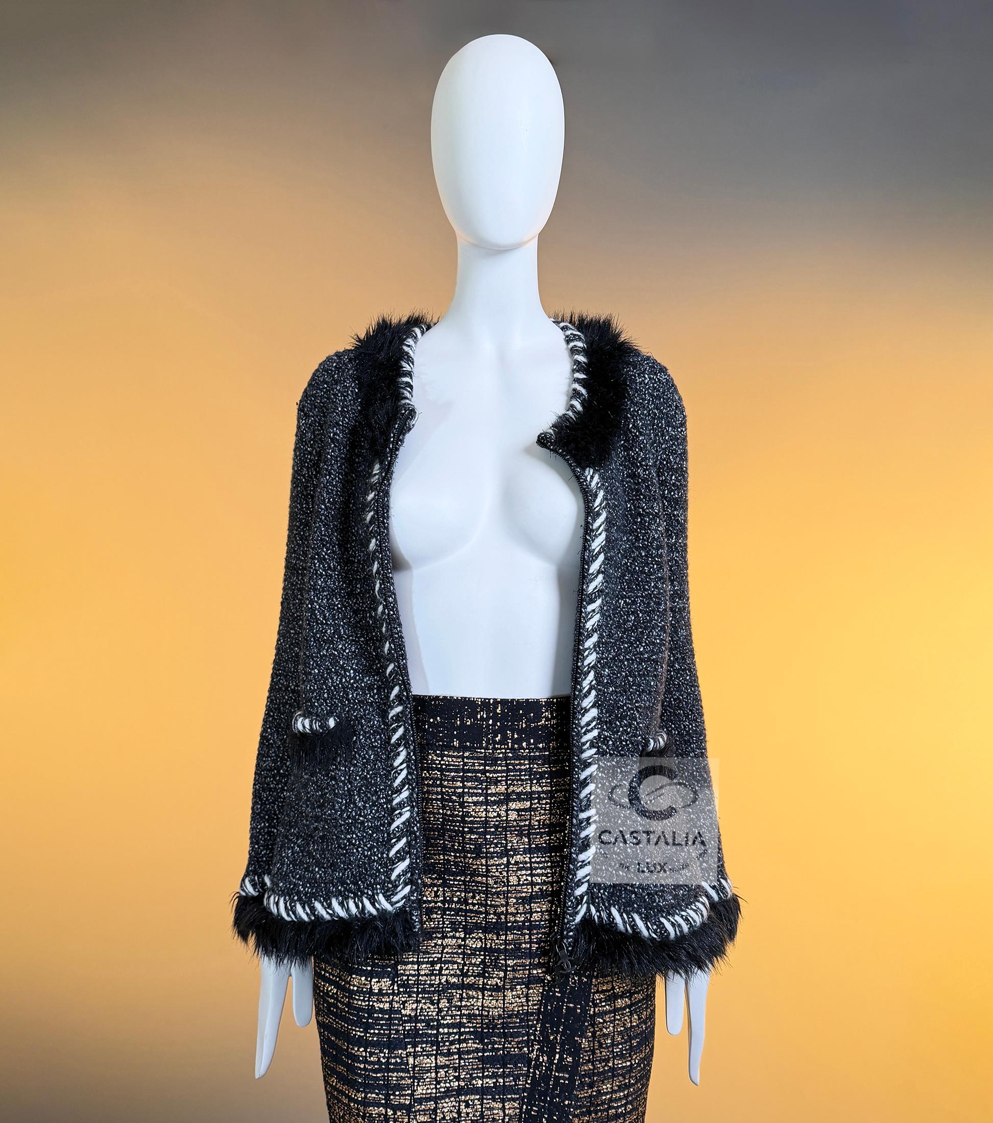 CHANEL Arctic Collection Giacca in morbido cashmere bouclé 42 FR in vendita 8