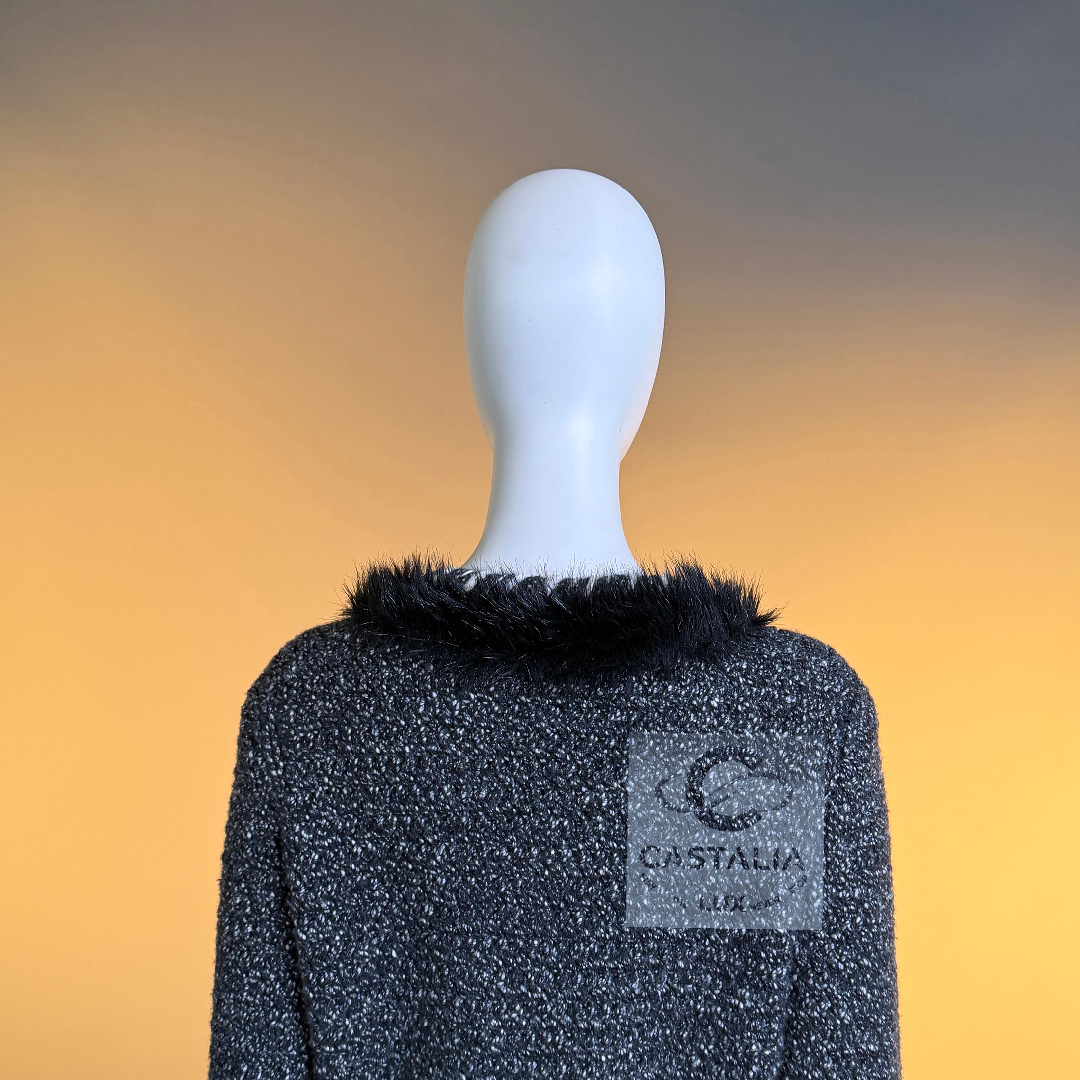 CHANEL Arctic Collection Giacca in morbido cashmere bouclé 42 FR in vendita 10