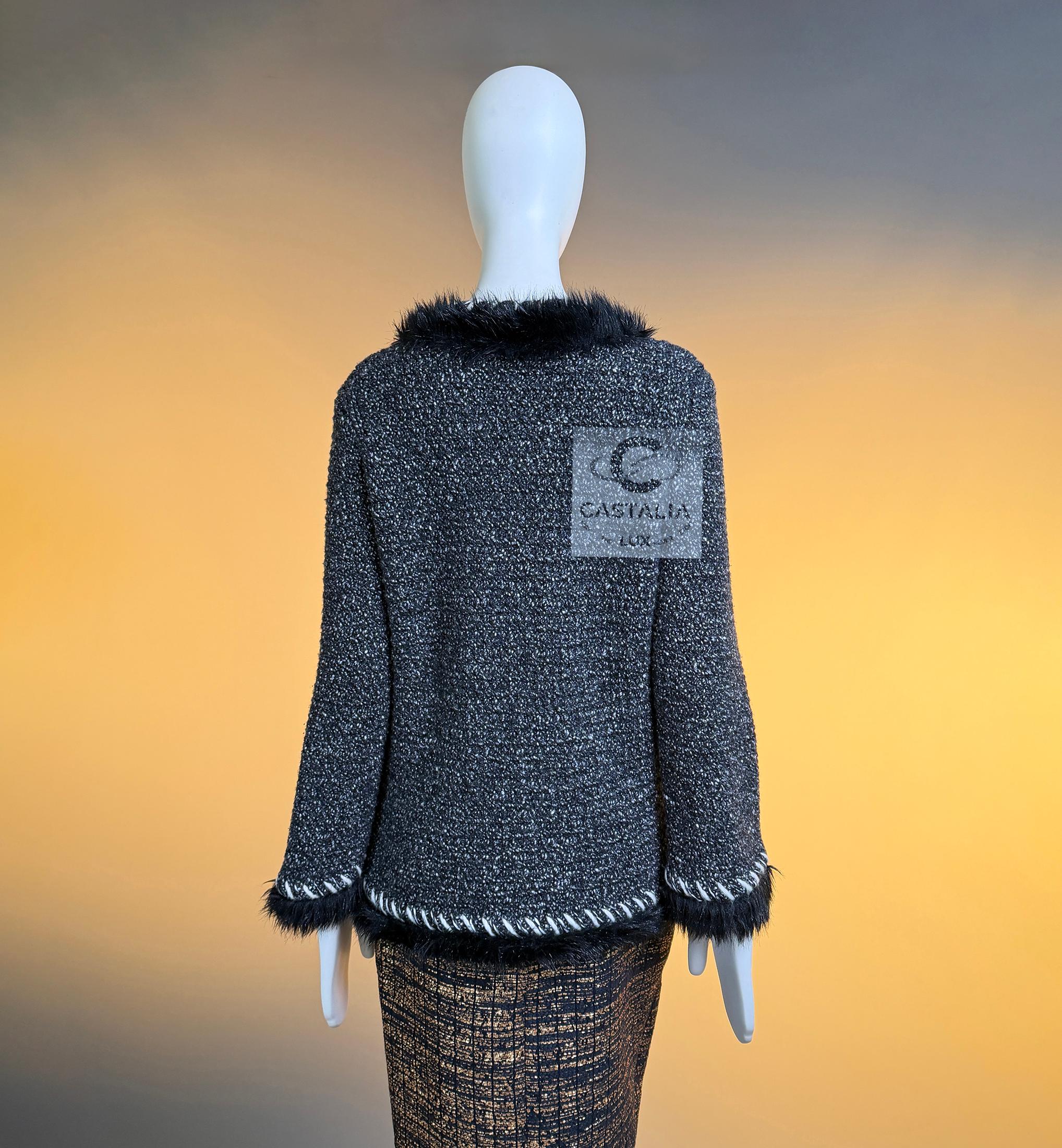 CHANEL Arctic Collection Giacca in morbido cashmere bouclé 42 FR in vendita 11