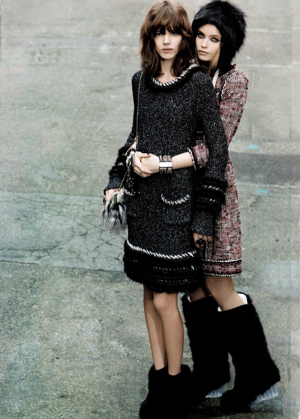 Chanel Arctic Collection Relaxed Style Cashmere Dress 40 FR In Excellent Condition For Sale In Dubai, AE