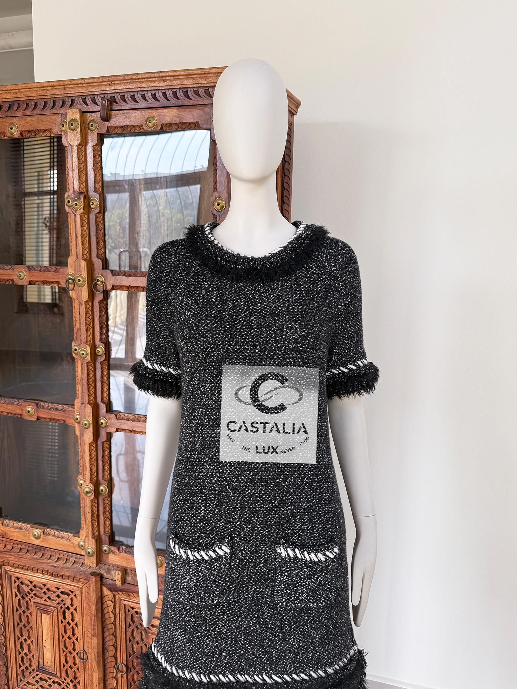 Chanel Arctic Collection Relaxed Style Cashmere Dress 40 FR For Sale 2