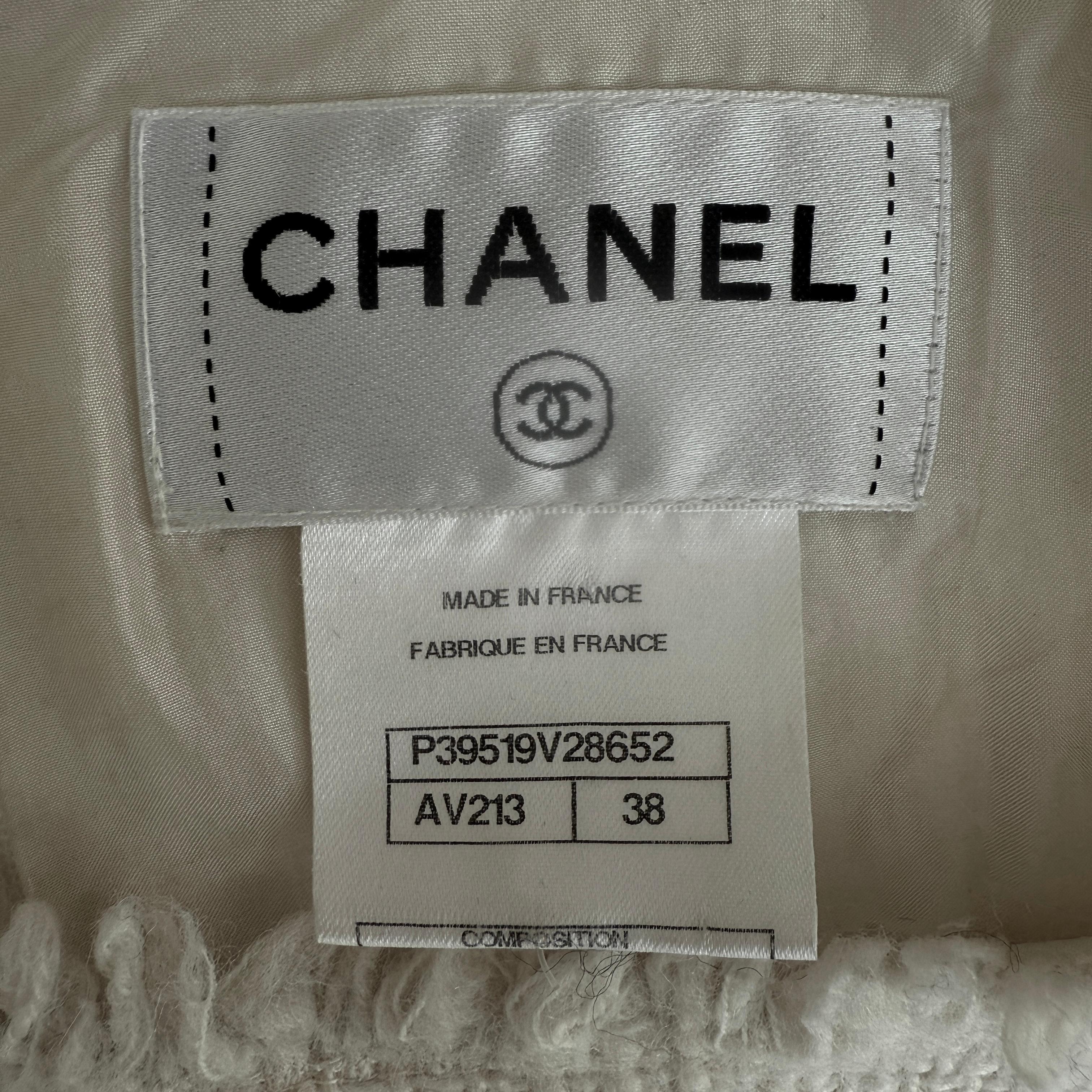 Chanel Arctic Collection Runway Fringe Tweed Ensemble 38 FR in vendita 9