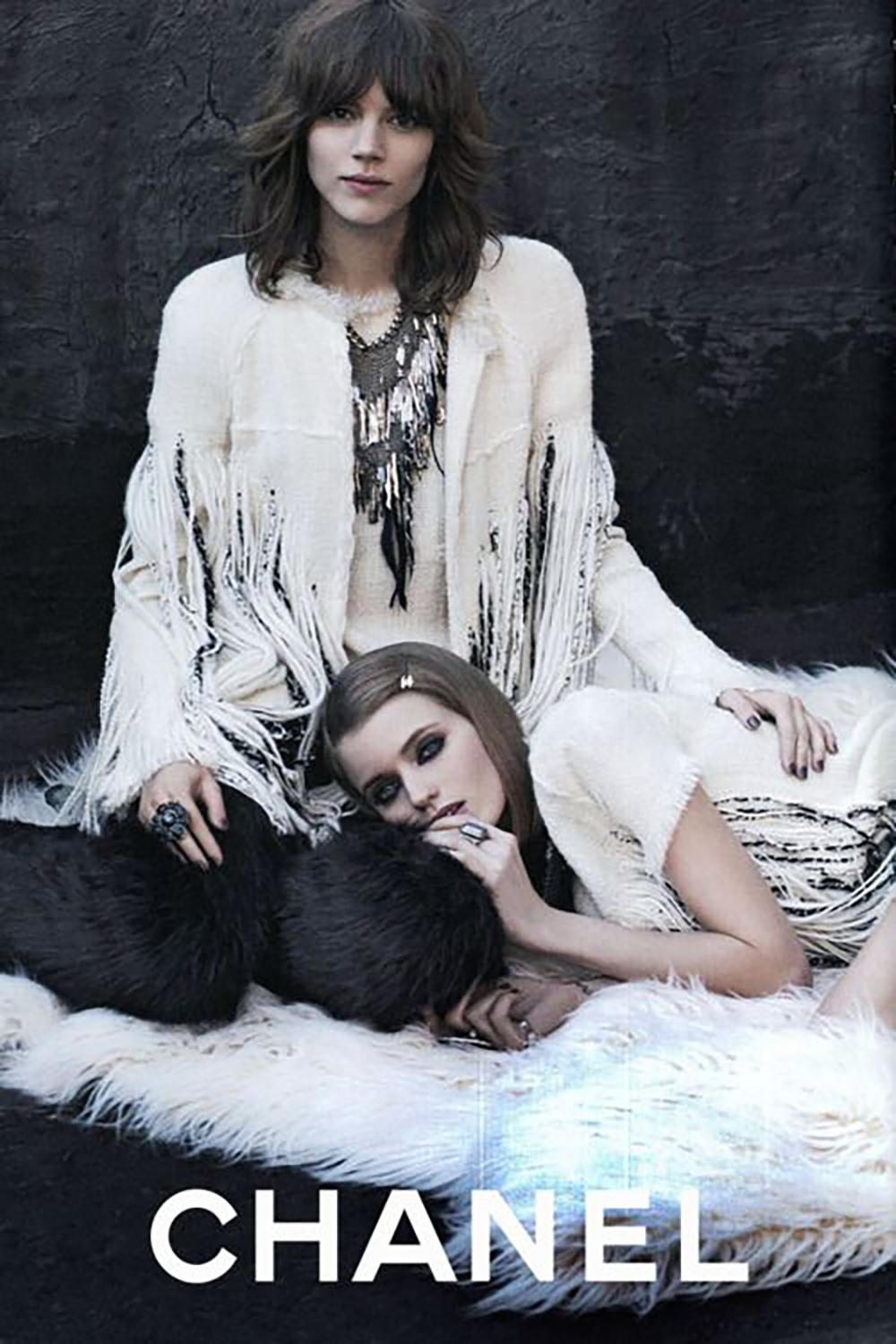 Chanel Arctic Collection Runway Fringe Tweed Ensemble 38 FR In condizioni ottime in vendita a Dubai, AE