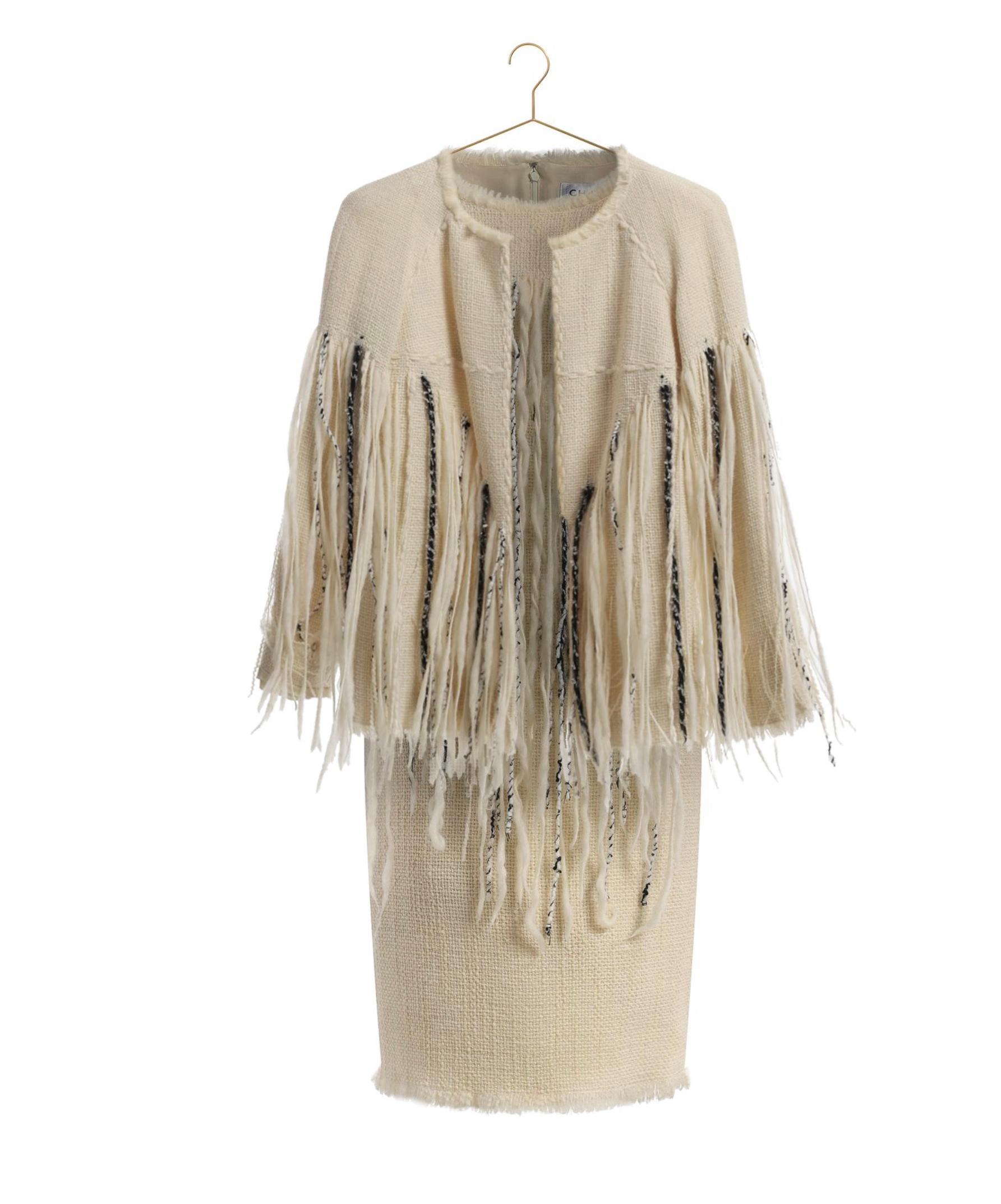 Chanel Arctic Collection Runway Fringe Tweed Ensemble 38 FR in vendita 2