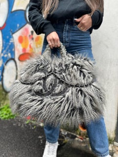 Chanel Arctic Fantasy Tote Pelliccia Grigia E Nera Edizione Limitata 2010/2011