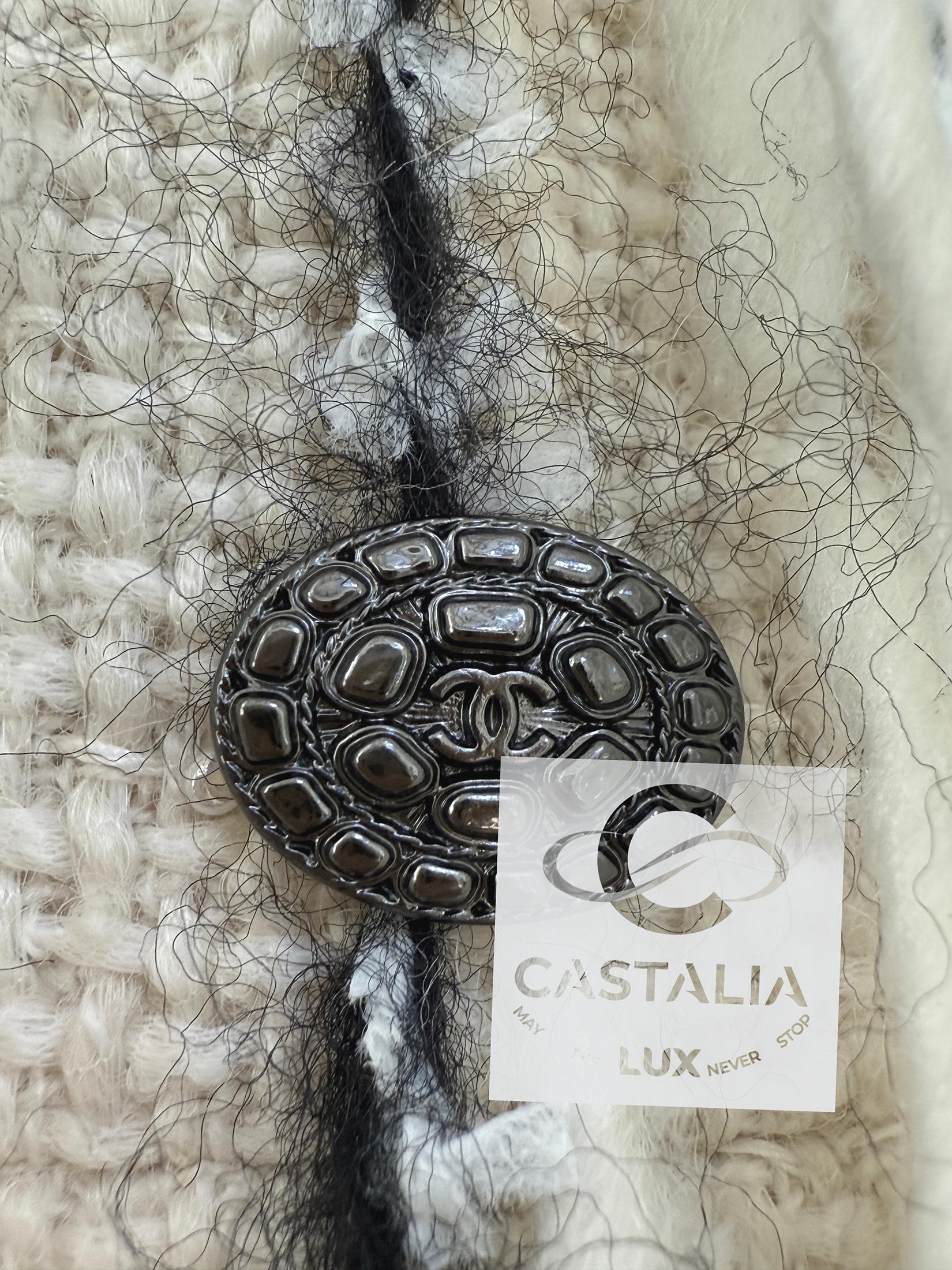 Chanel collection Arctic Ice Iconique robe en tweed à franges 34 FR en vente 7