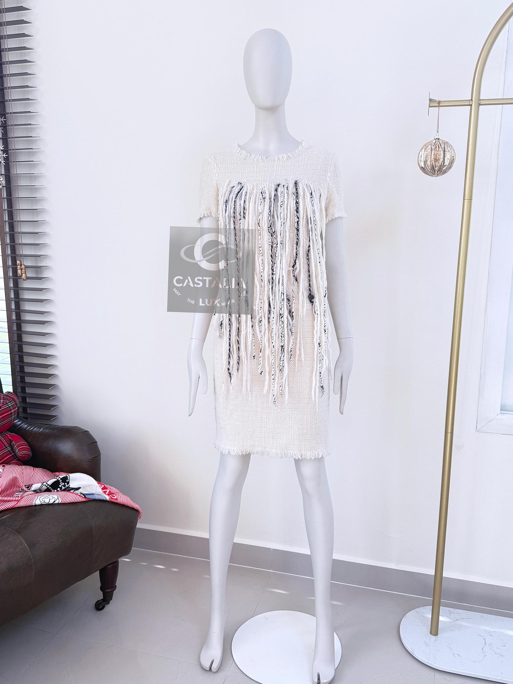 Chanel Arctic Ice Collection Iconic Fringe Tweed Dress 38 FR in vendita 8