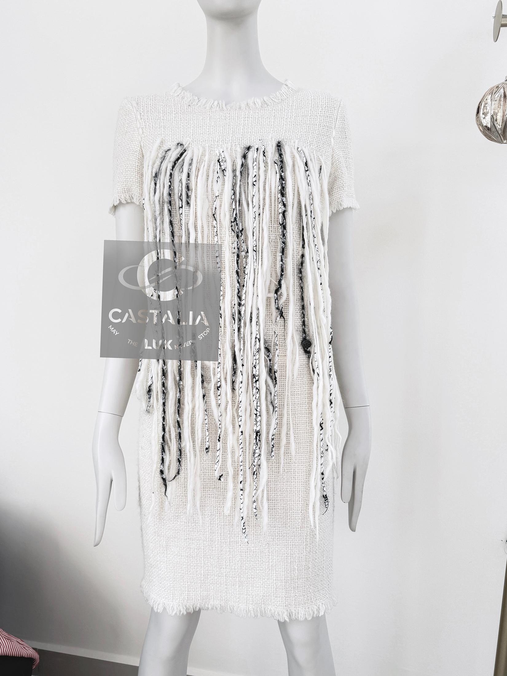 Chanel Arctic Ice Collection Iconic Fringe Tweed Dress 38 FR in vendita 3