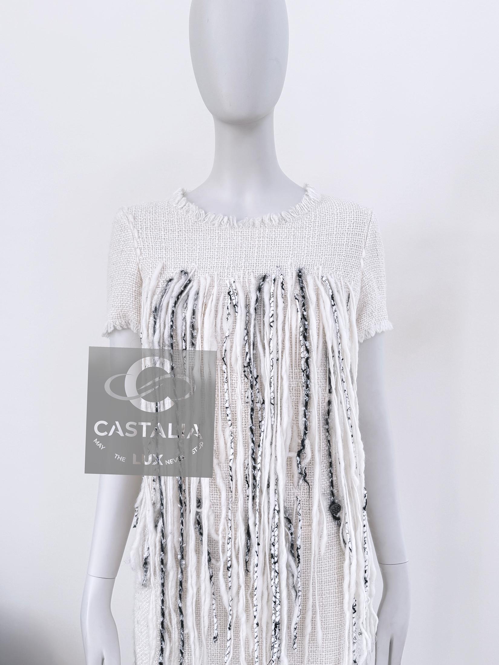 Chanel Arctic Ice Collection Iconic Fringe Tweed Dress 38 FR in vendita 4