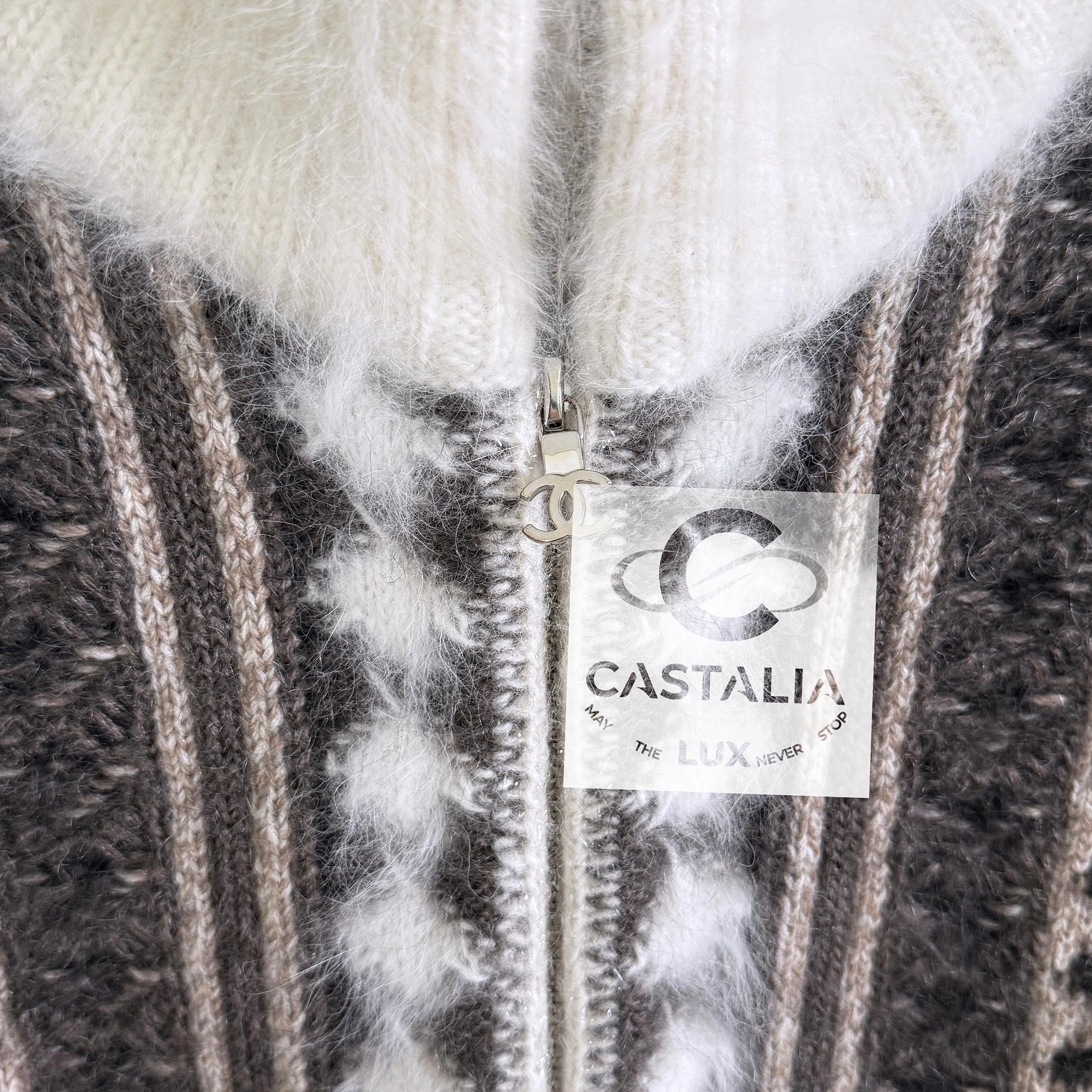 Chanel Arctic Ice Iconic Fluffy Cardigan 42 FR in vendita 7