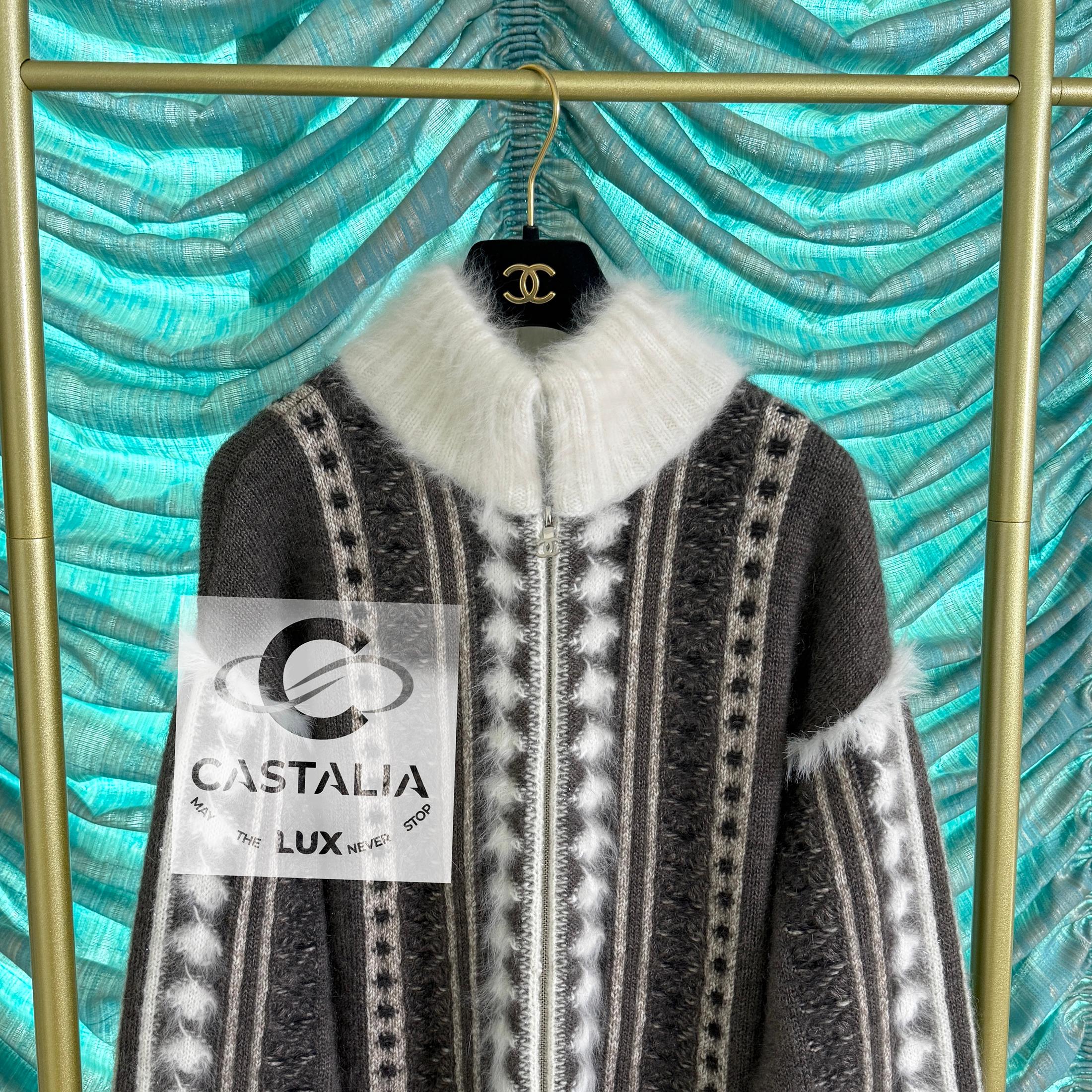 Chanel Arctic Ice Iconic Fluffy Cardigan 42 FR in vendita 9