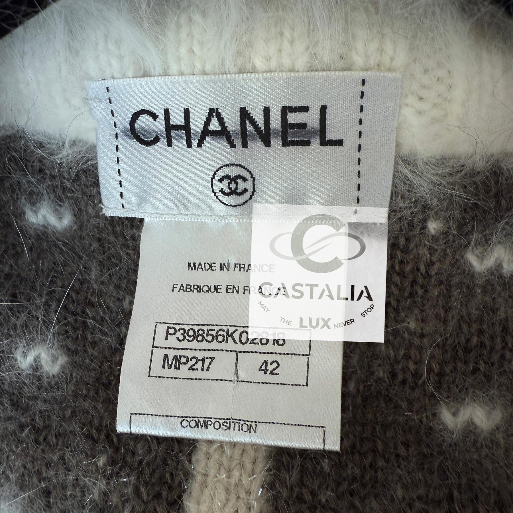 Chanel Arctic Ice Iconic Fluffy Cardigan 42 FR in vendita 13