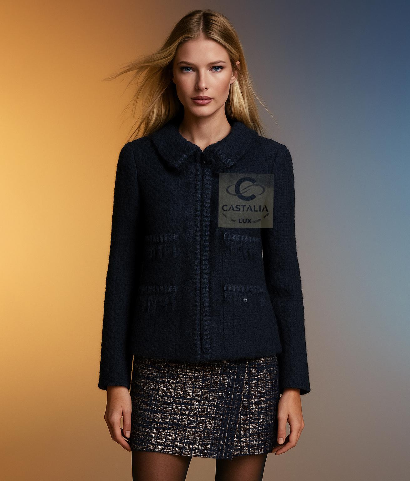 Chanel Chaqueta de tweed negro Arctic Ice Timeless 38 FR en Nuevo estado para la venta en Dubai, AE