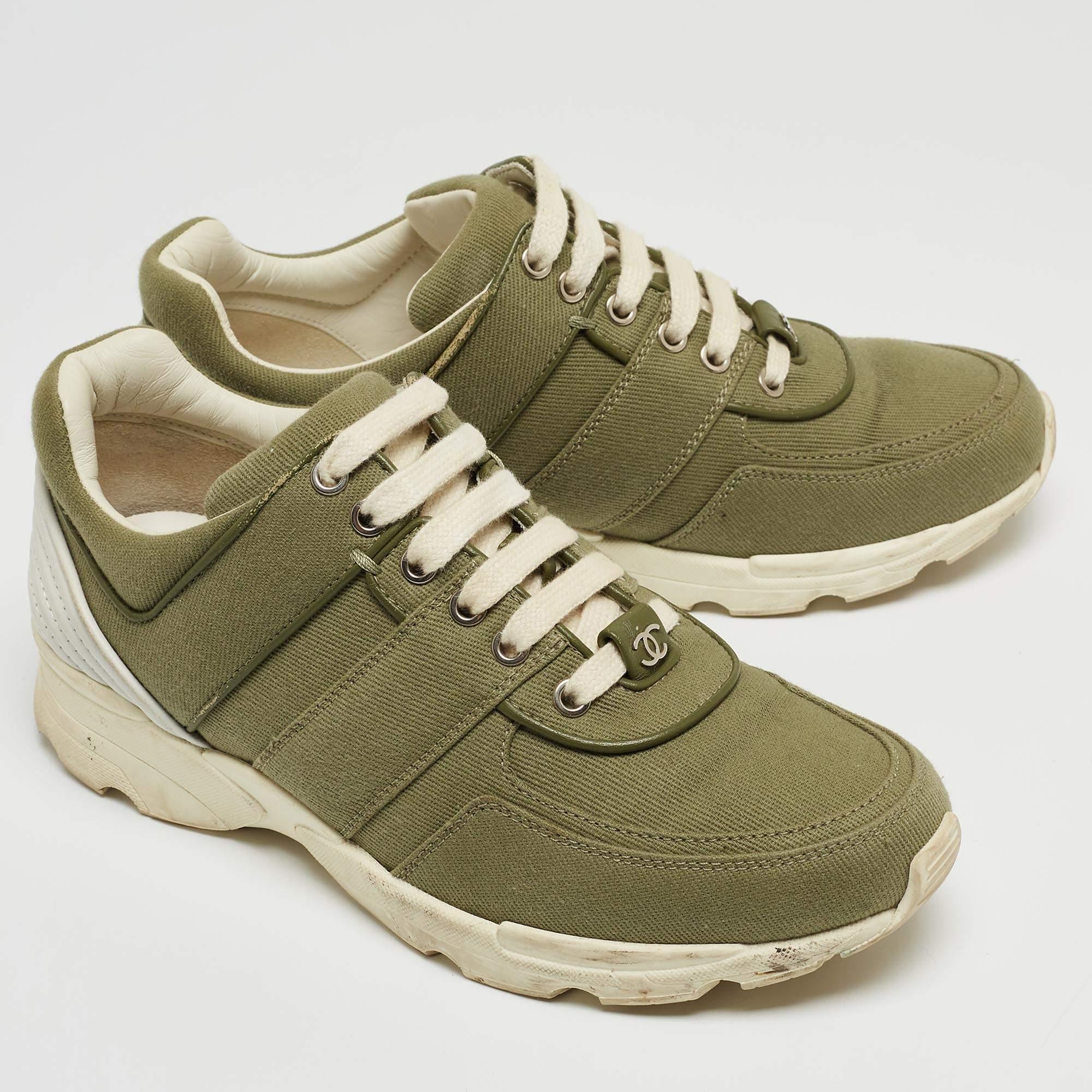 Chanel Army Green/White Canvas and Leather CC Low Top Sneakers Size 37.5 In Good Condition In Dubai, Al Qouz 2