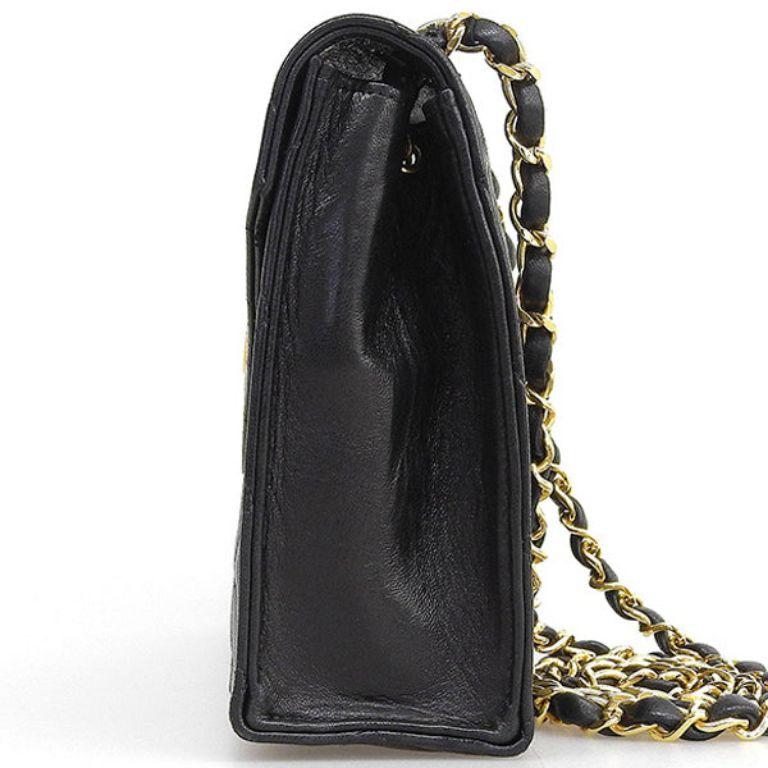 Women's Chanel Around 1985-1990 Made V Flap CC Mark Plate Chain Bag in Black For Sale
