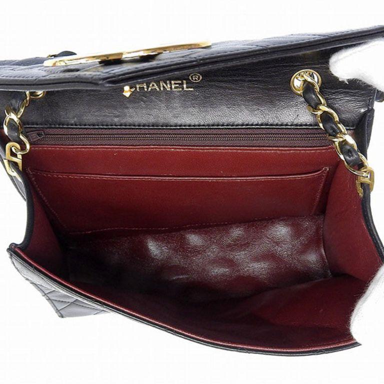 Chanel Around 1985-1990 Made V Flap CC Mark Plate Chain Bag in Black For Sale 1