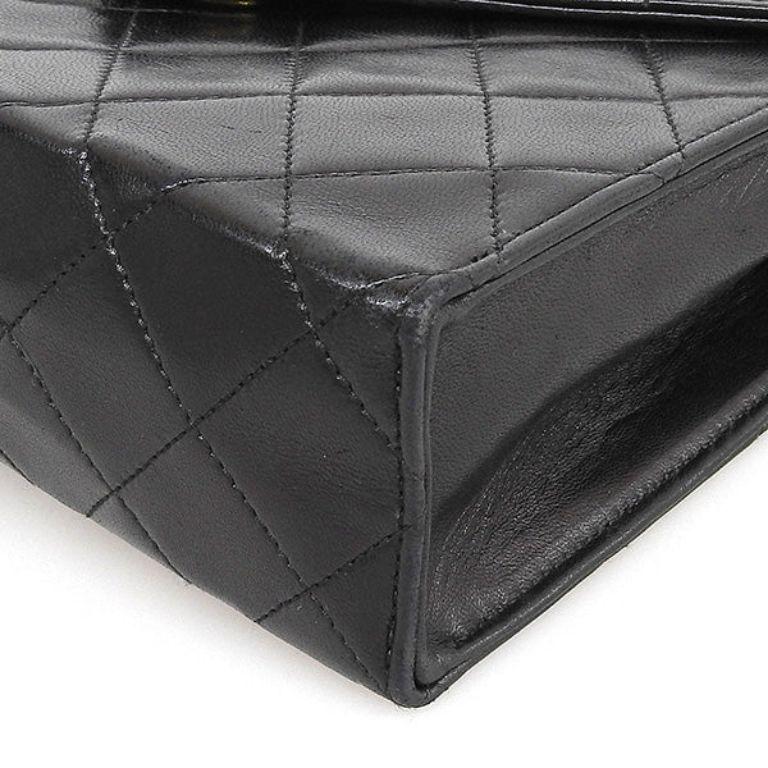 Chanel Around 1985-1990 Made V Flap CC Mark Plate Chain Bag in Black For Sale 3