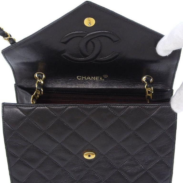 Chanel Around 1985-1990 Made V Flap CC Mark Plate Chain Bag in Black For Sale 5