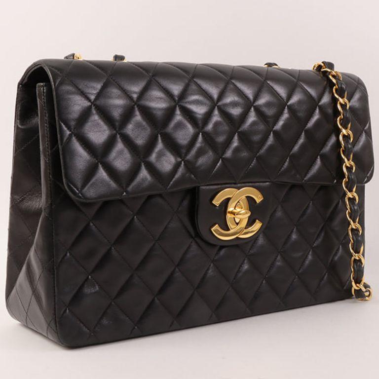 Chanel Around 1992 Made Classic Flap Chain Bag Maxi Black

Additional information:
Measurements: H 21 x W 33 x D 10 cm 
Shoulder drop: Double: 77 cm 
Single: 131 cm

This item has been used and may have some minor flaws.