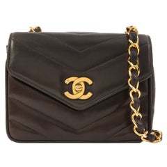 Chanel Around 1995 Made Chevron Stitch V Flap Turn-Lock Chain Bag Black