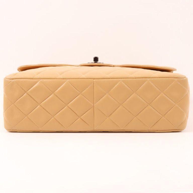 Chanel Around 1997 Made Classic Flap Turn-Lock Chain Bag Jumbo Beige/Black For Sale 6