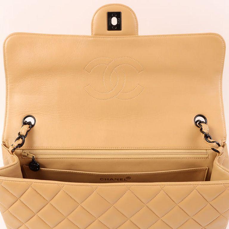 Women's Chanel Around 1997 Made Classic Flap Turn-Lock Chain Bag Jumbo Beige/Black For Sale