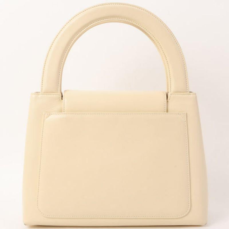 Chanel Around 1998 Made Turn-Lock Top Handle Bag Cream In Good Condition In London, GB