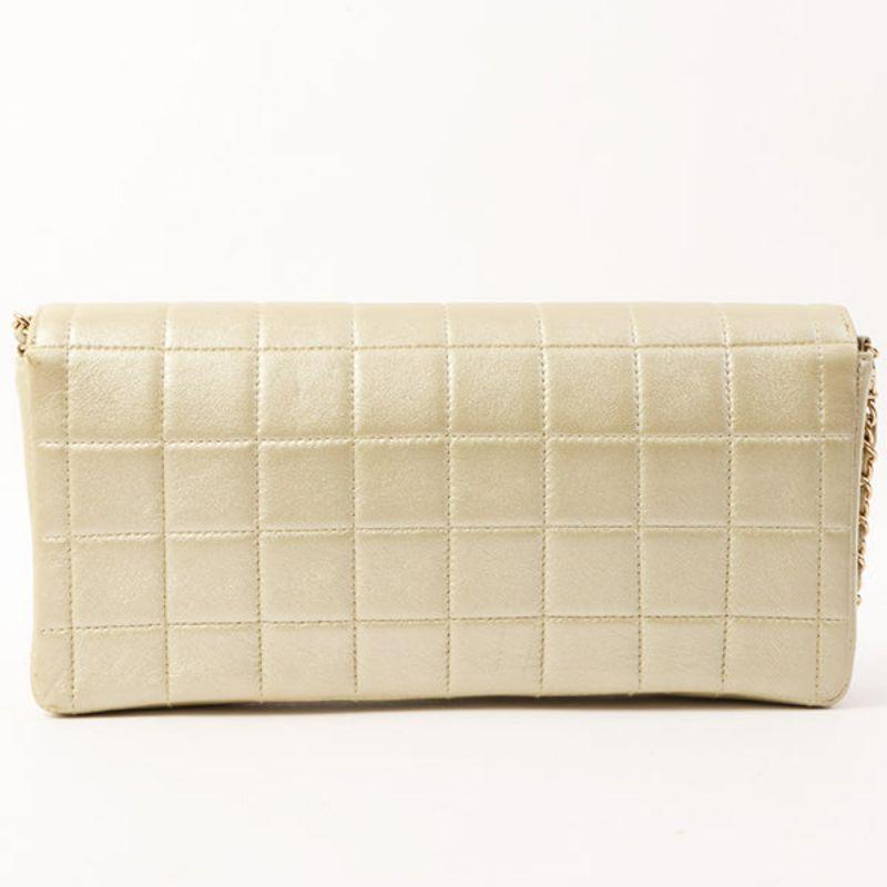 Chanel Around 2002 Made Chocolate Bar Turn-Lcok Chain Bag Champagne Gold In Good Condition For Sale In London, GB