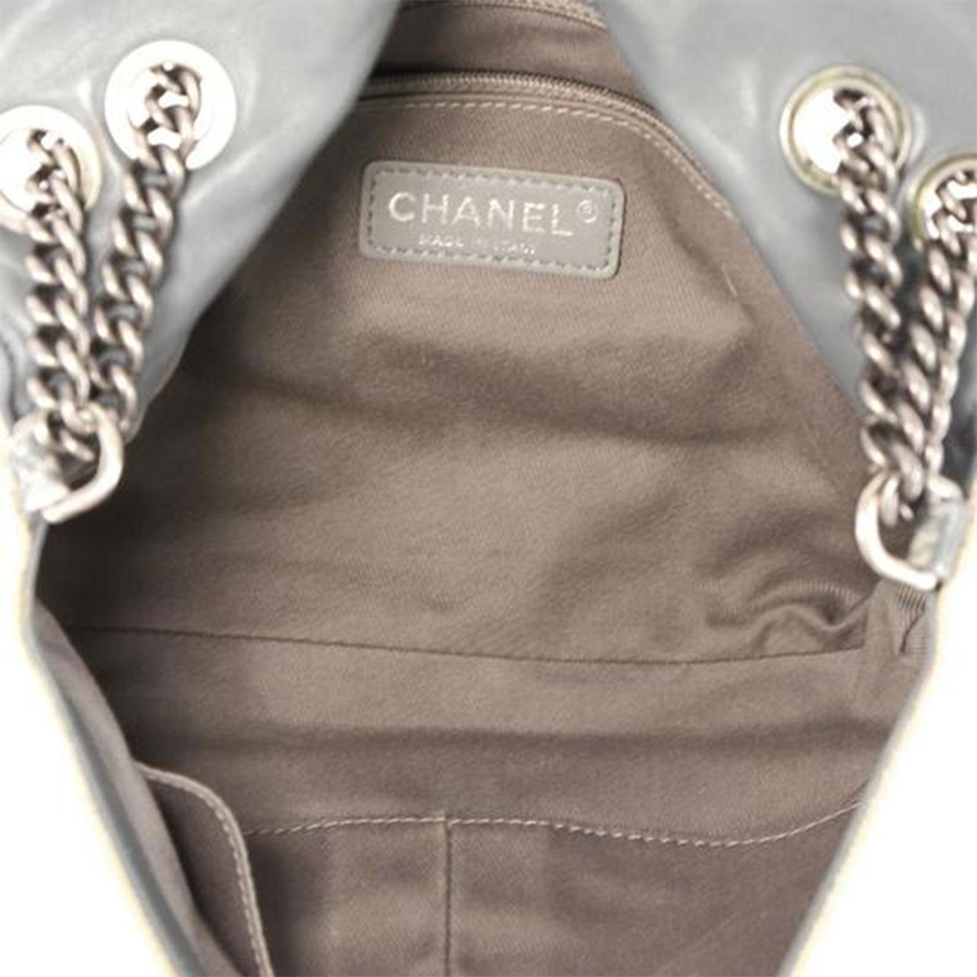 Chanel Art School Oh My Boy Bolso con solapa Bolso de hombro de lona Graffiti en venta 3