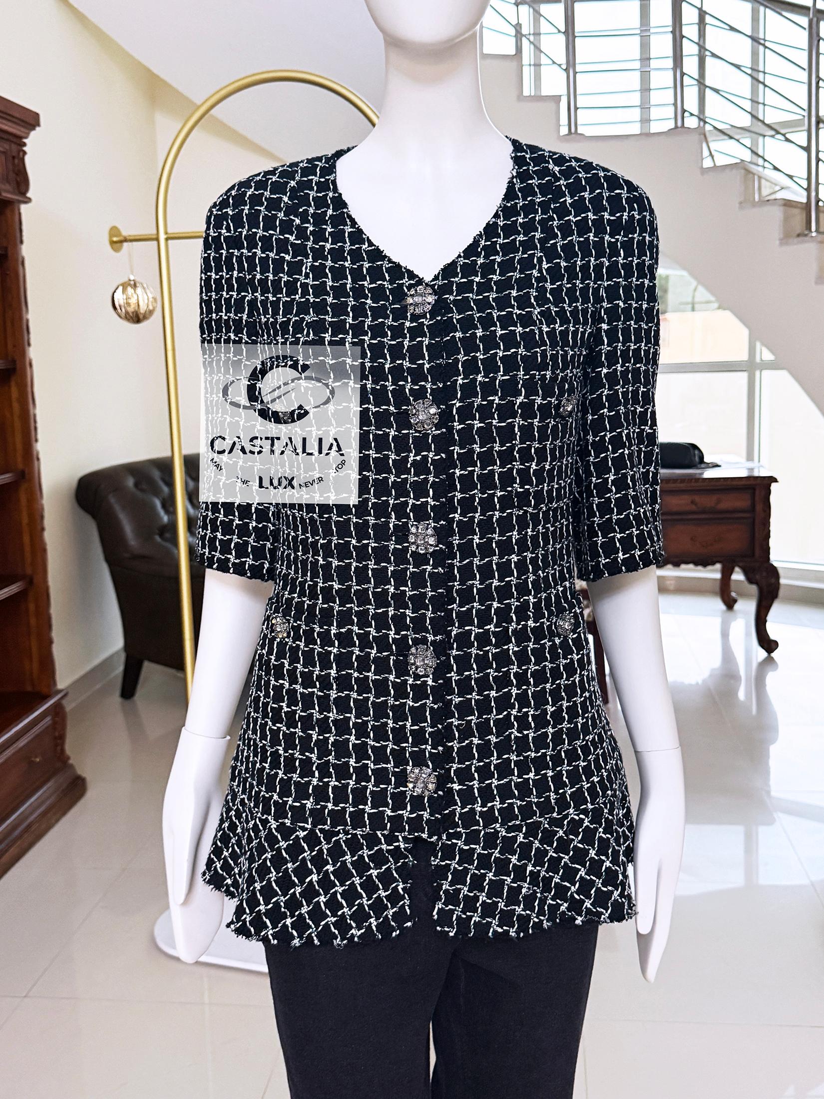 Chanel Artisanal CC Buttons Black Tweed Jacket 38 FR For Sale 1