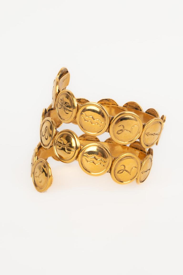 Chanel Astrologie Goldenes Spiralarmband aus Metall, 1990er-Jahre im Angebot 2