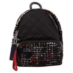 Chanel Astronaut Essentials Rucksack Gestepptes Nylon mit Tweed Klein
