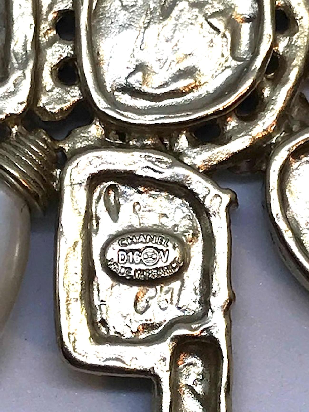 Chanel Asymmetric Medallion Pin, 2016 Collection 2