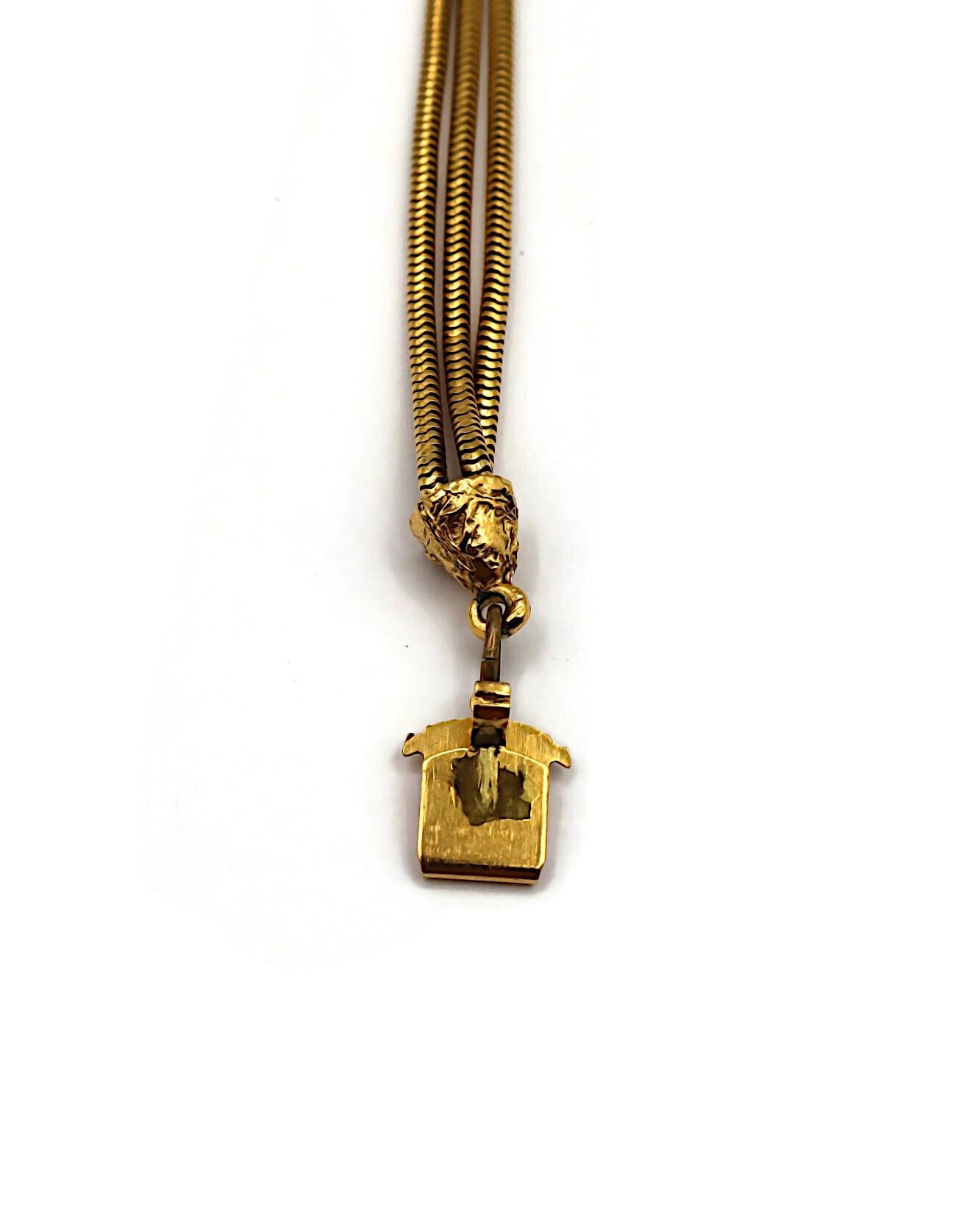 Chanel (Attribuito a) Collana vintage con medaglione e perle finte in tonalità oro in vendita 13
