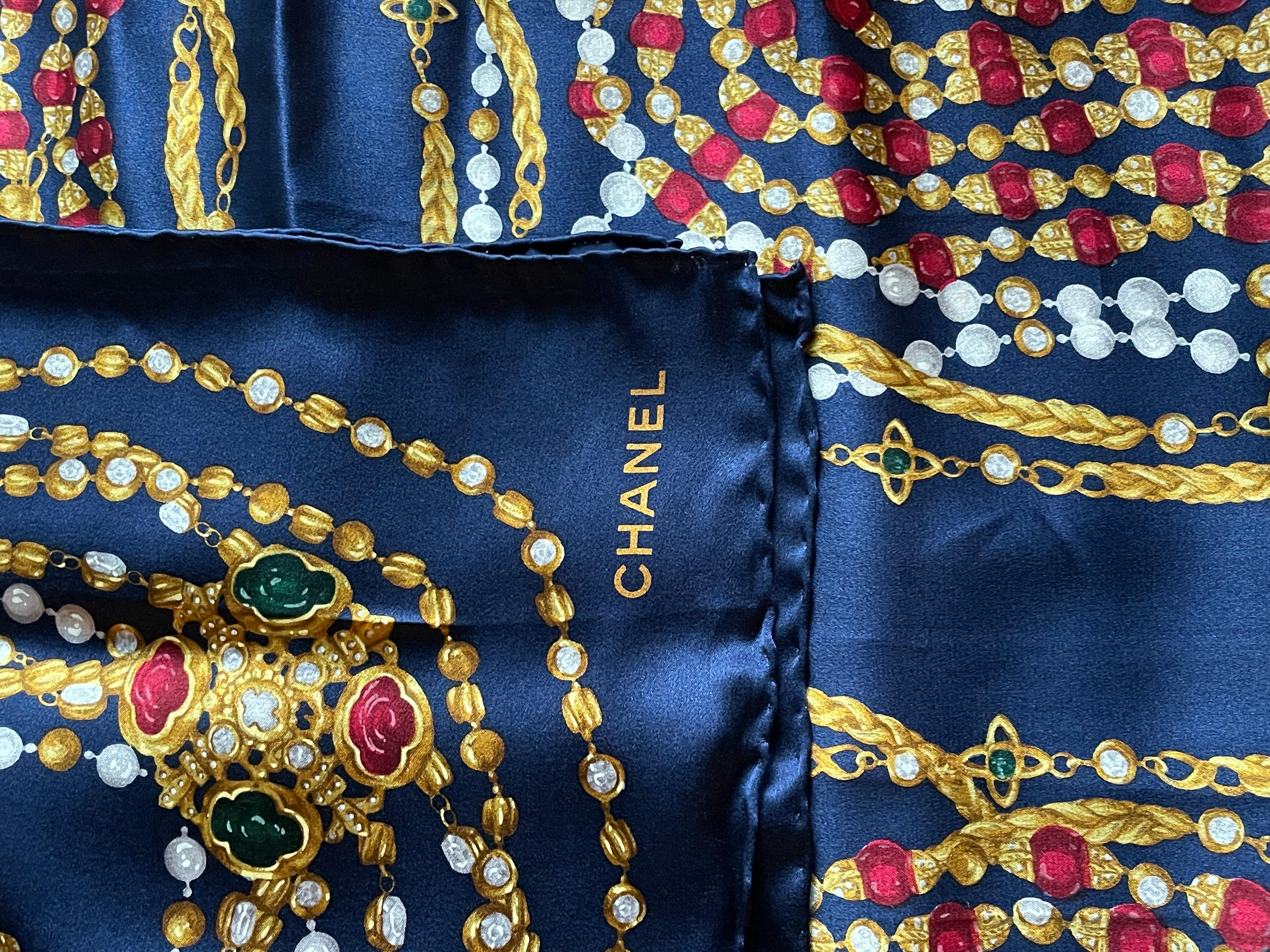 DETAILS

• signed CHANEL

• CC Chanel gripoix necklace print

• navy blue with gold, pearl and jewel tone 

• vintage designer runway scarf

  100% silk  

MEASUREMENTS  

• 34” x 34”

VINTAGE CHANEL SCARF

CONDITION

•  excellent vintage condition