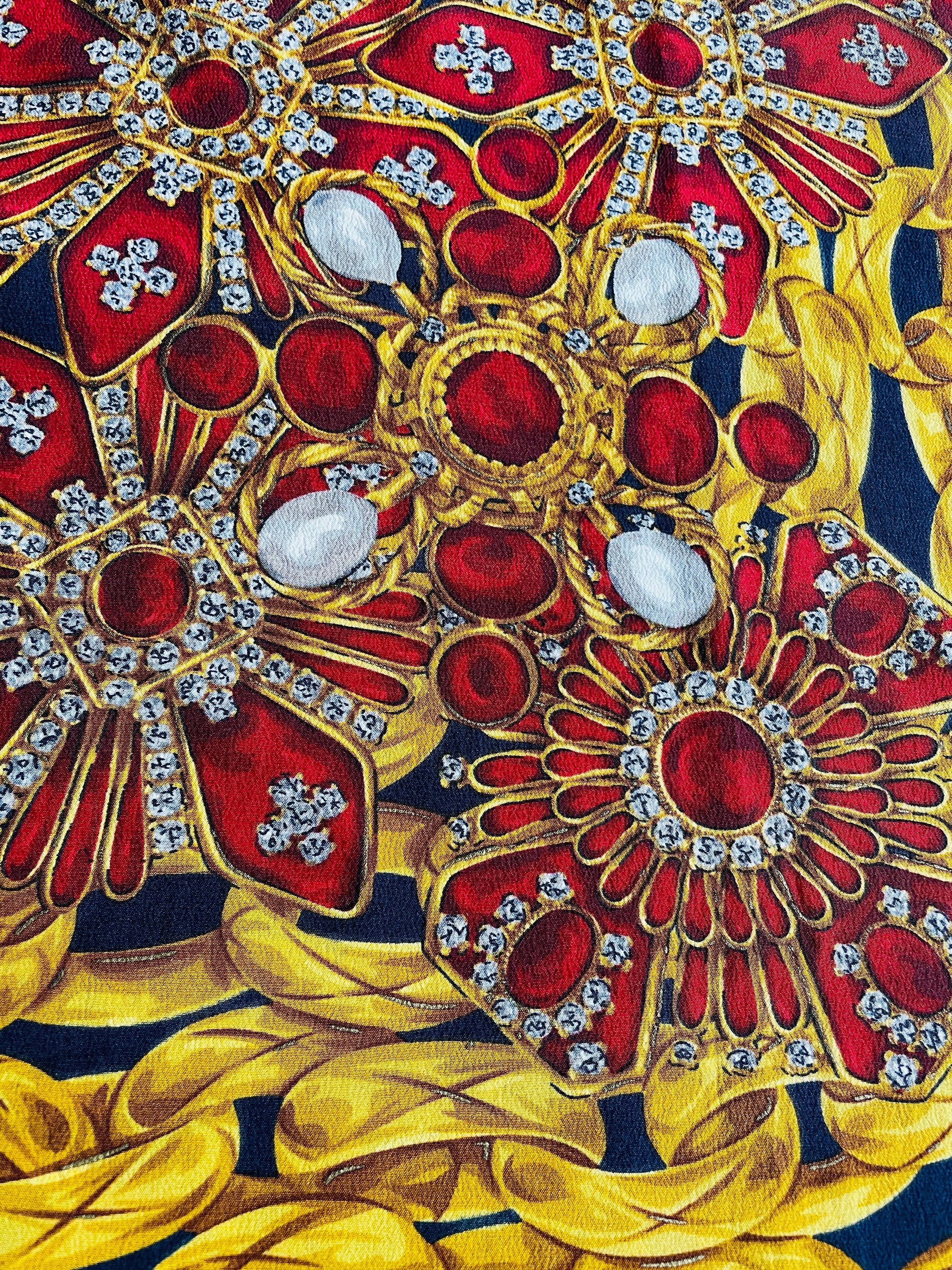 CHANEL auténtico pañuelo de seda vintage perla gripoix cadenas de oro joyas rojas Beige en venta