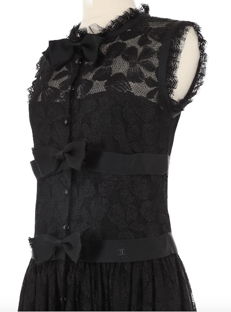 Chanel Autumn '05 Black Lace Short Dress In Excellent Condition For Sale In New York, NY