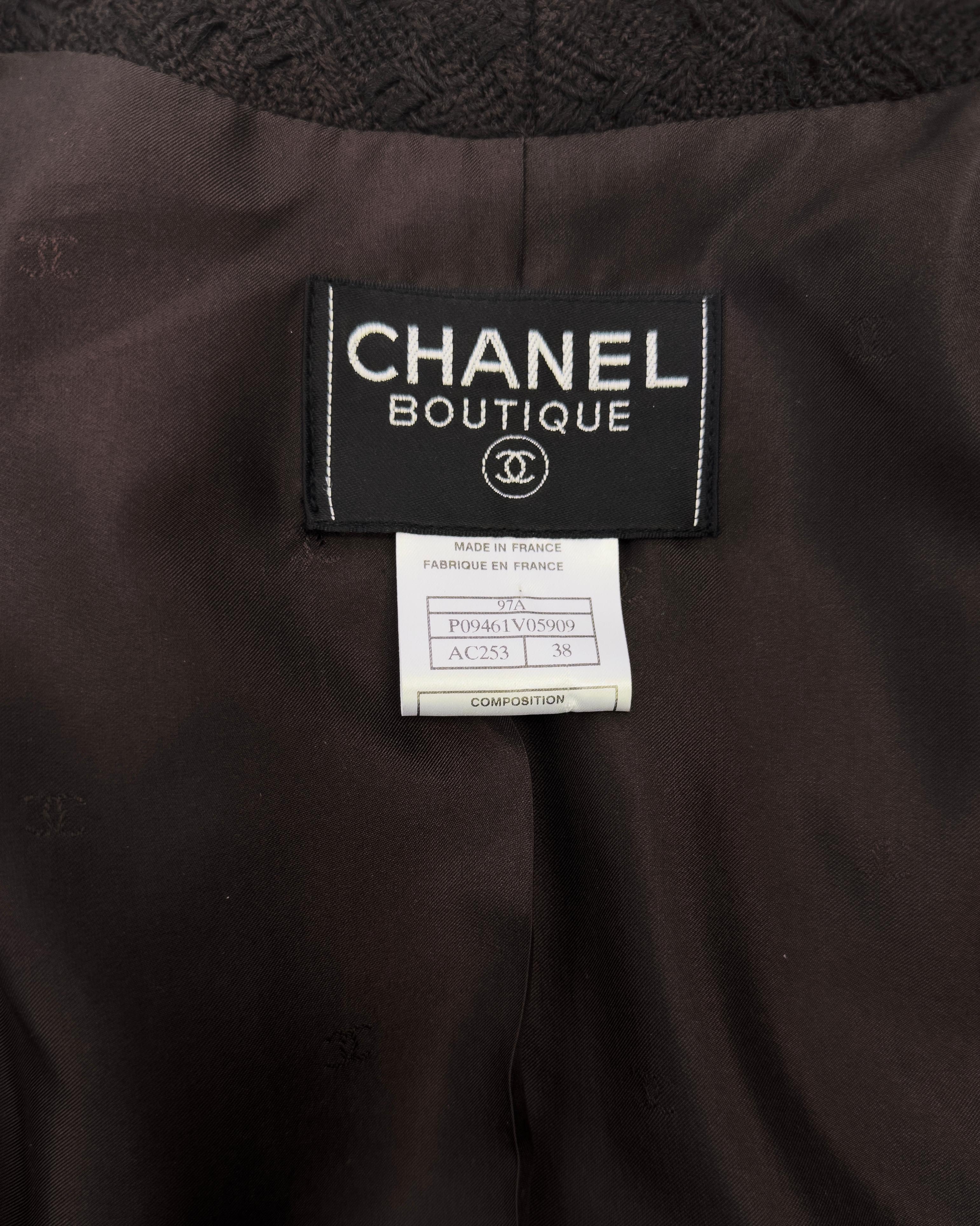 Chanel Automne 1997 Veste en laine bouclée Brown avec  Bordure en velours chenille en vente 3
