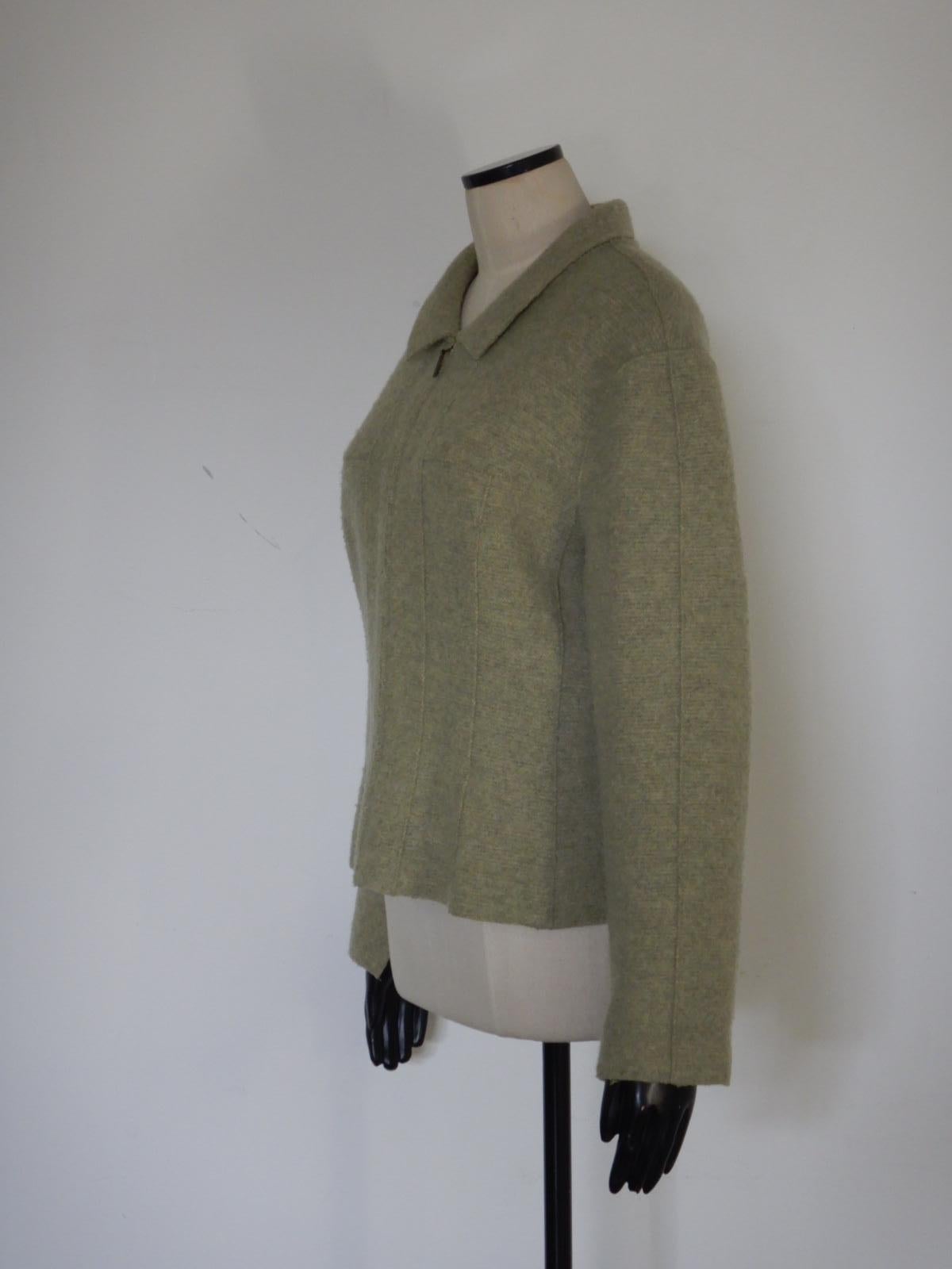 This is a zip-front Chanel wool jacket in a light green color, made for the Autumn 1999 collection. There is a v-notch on the inner side of the sleeve cuffs.

The jacket is tagged size 44.

This item is in good pre-owned condition. The jacket is