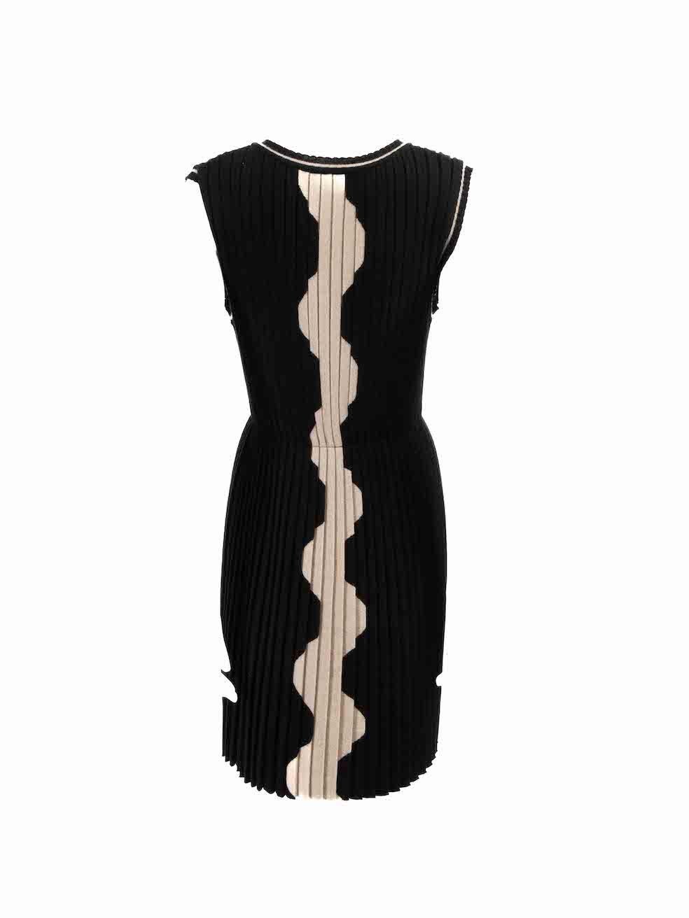 Chanel Autumn 2007 Black Patterned Pleated Dress Size L In Excellent Condition In London, GB