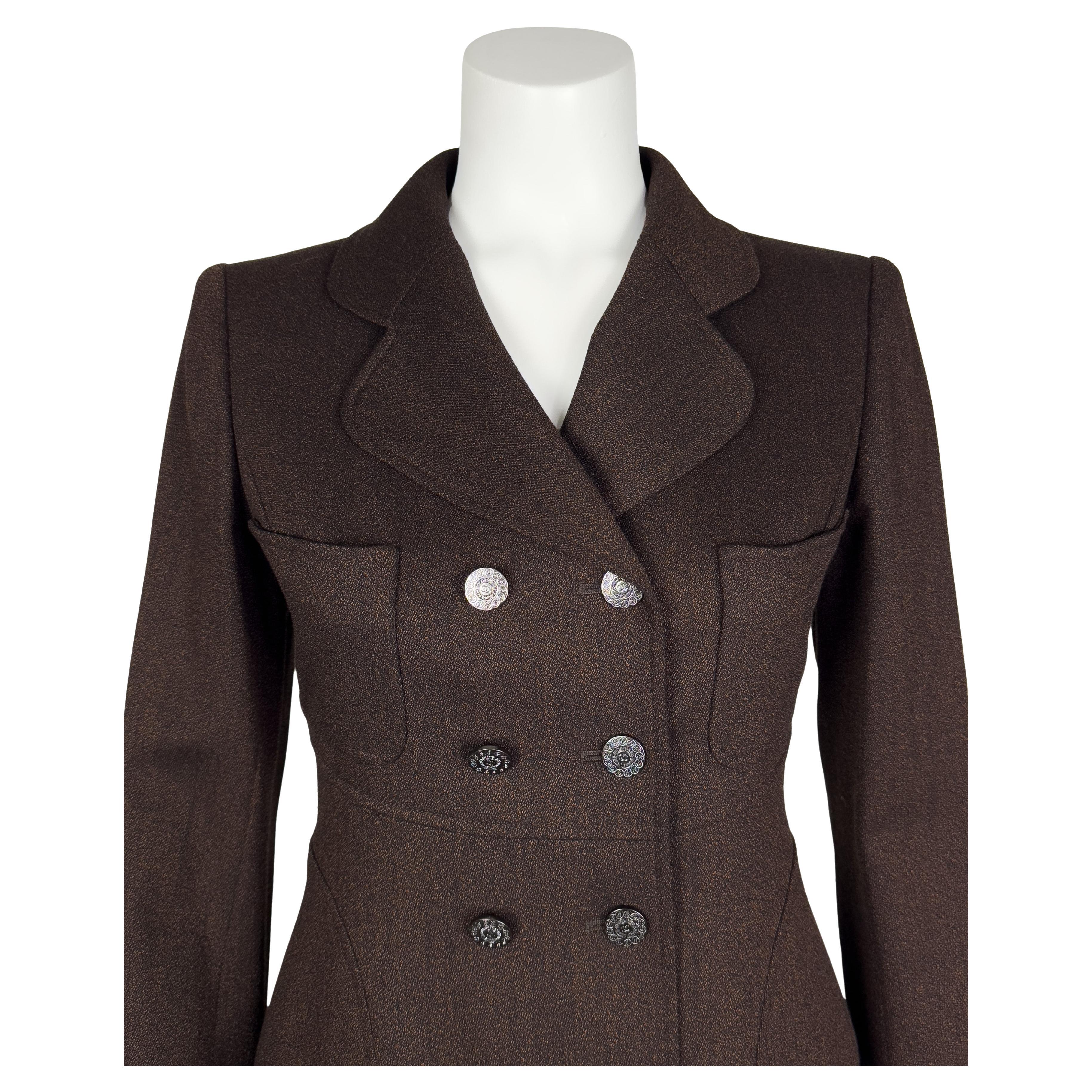 Donna Chanel Autunno/Inverno 1997 Abito con gonna in lana marrone e giacca lunga in vendita